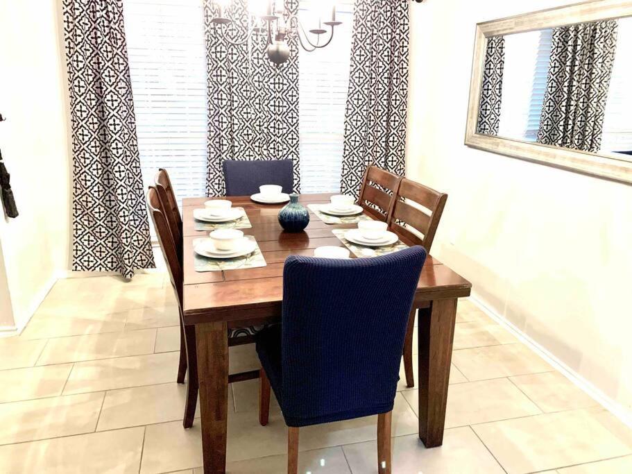 Modern Updates - Great Location - King Bed- Bmt San Antonio Extérieur photo