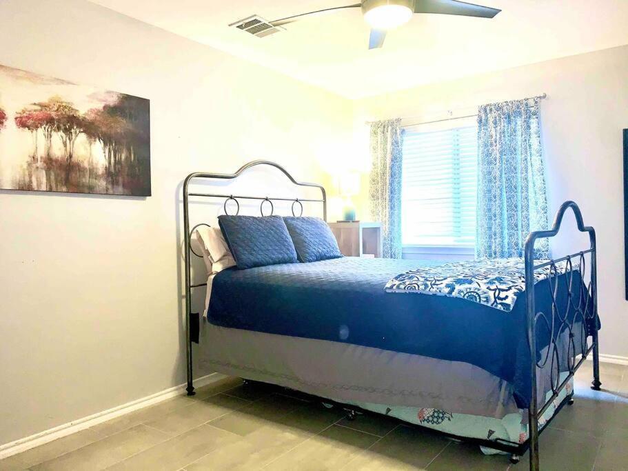 Modern Updates - Great Location - King Bed- Bmt San Antonio Extérieur photo