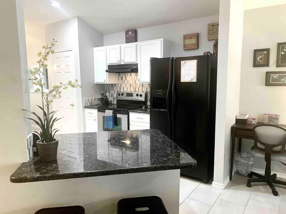 Modern Updates - Great Location - King Bed- Bmt San Antonio Extérieur photo