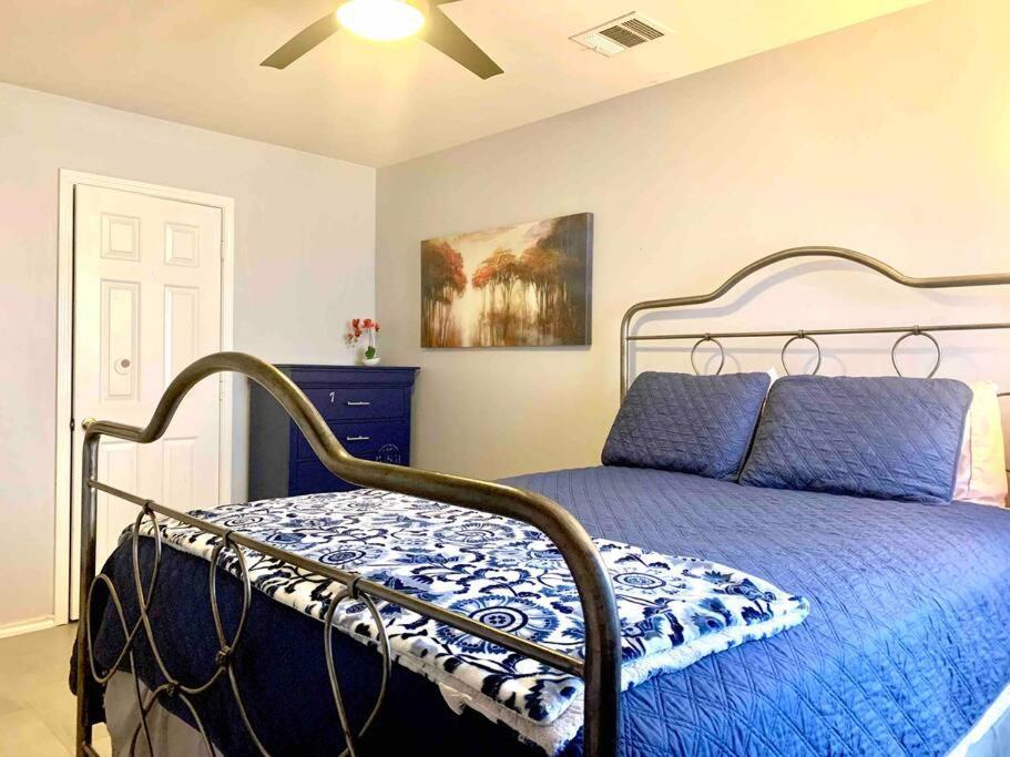 Modern Updates - Great Location - King Bed- Bmt San Antonio Extérieur photo
