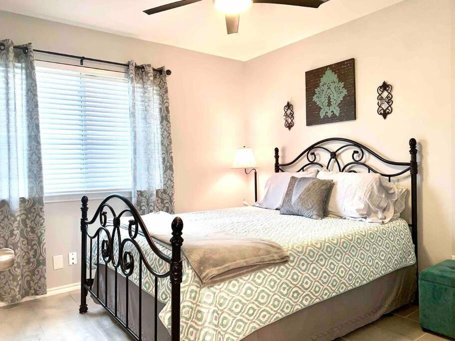 Modern Updates - Great Location - King Bed- Bmt San Antonio Extérieur photo