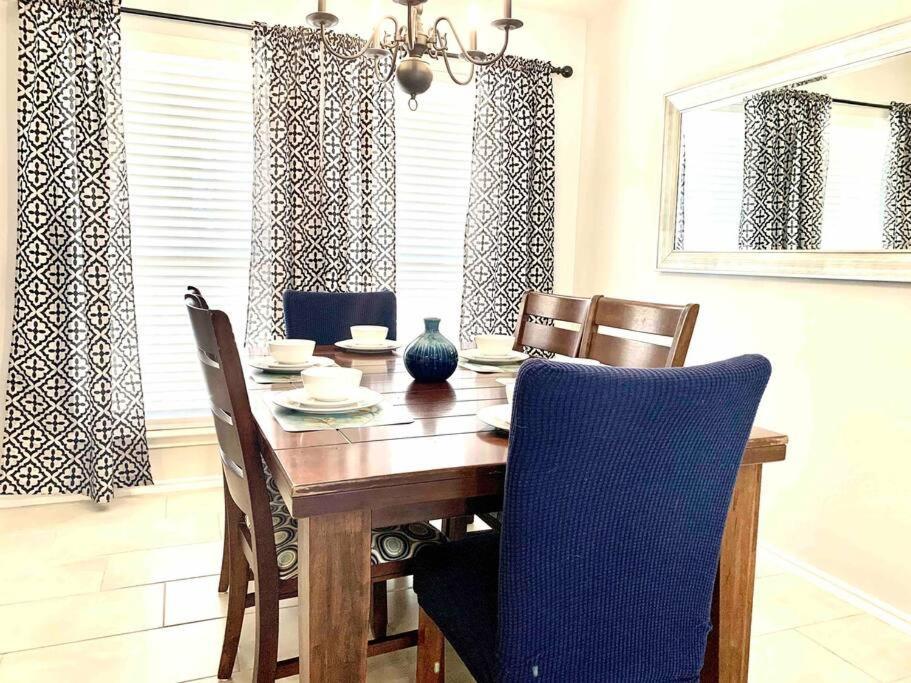 Modern Updates - Great Location - King Bed- Bmt San Antonio Extérieur photo