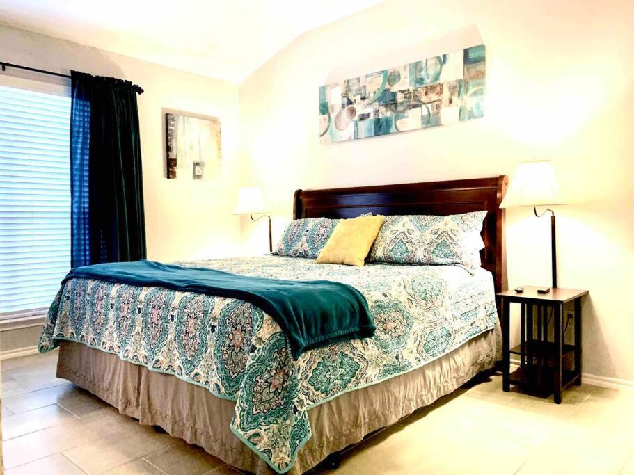 Modern Updates - Great Location - King Bed- Bmt San Antonio Extérieur photo