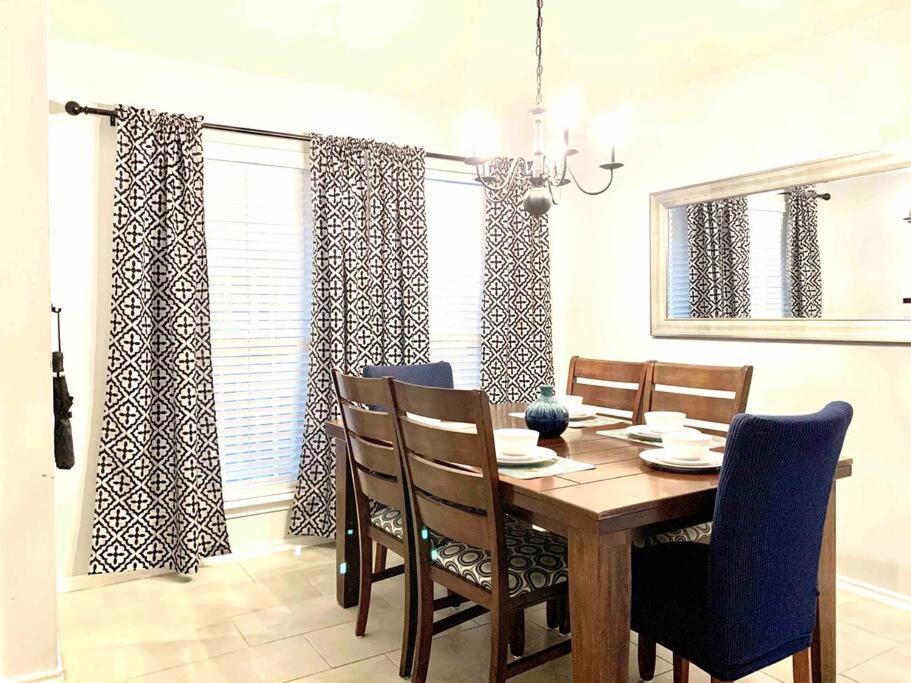 Modern Updates - Great Location - King Bed- Bmt San Antonio Extérieur photo